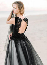 Load image into Gallery viewer, Beautiful Alternative/Gothic Bride Gown/Dress Made With Stunning Tulle Skirt And Lace Top Bodice