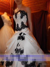 Load image into Gallery viewer, Gothic Bride Stunning  Lace Applique Tiered Bridal Dress Long Train Satin 1920's Inspired