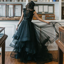 Load image into Gallery viewer, Gothic Vintage Black Bridal Dress Flower Appliqued Lace A Line Bodice And Tulle Ruffled Skirt