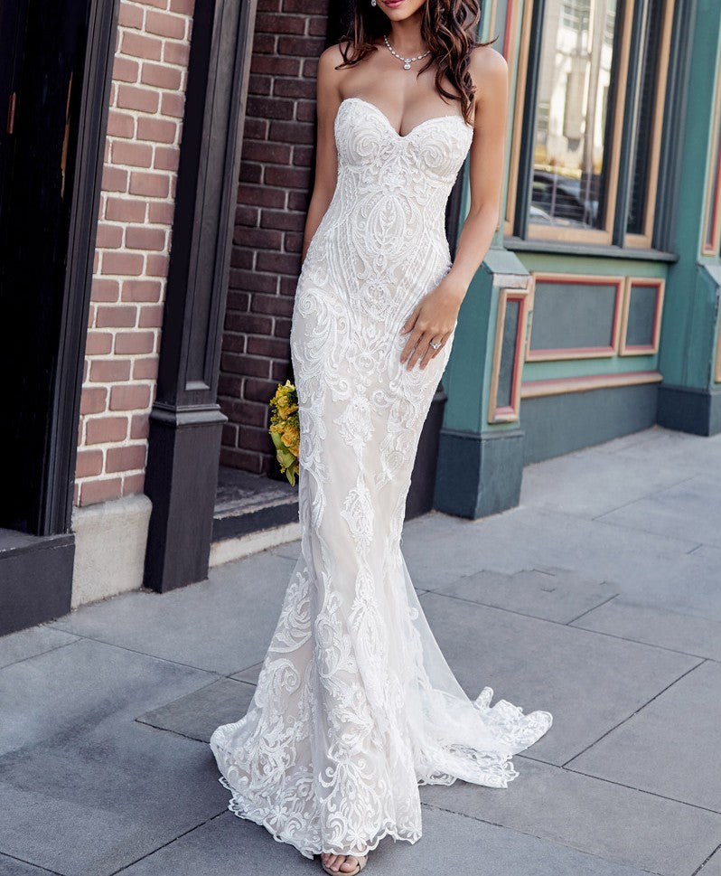 The Sales Rack-Sweetheart Vintage Mermaid Bridal Dress with Unique Lace Appliques And Curve Enhancing Illusion