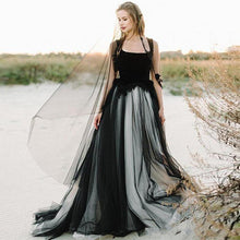 Load image into Gallery viewer, Beautiful Alternative/Gothic Bride Gown/Dress Made With Stunning Tulle Skirt And Lace Top Bodice